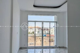 4 Bedroom flat house in Chroy Chang Var is for sale urgently with special price under market. This house is located in popular area, convenient for l Real Estate Development in សង្កាត់​ជ្រោយ​ចង្វា, ភ្នំពេញ