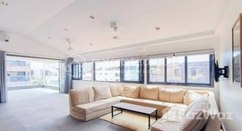 មានបន្ទប់ទំនេរនៅ 3 Bedroom Renovated 4th Floor Flat for Sale in City Center