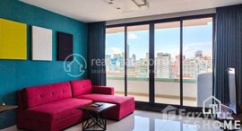 មានបន្ទប់ទំនេរនៅ TS1682 - Hugh Balcony 2 Bedrooms Condo for Rent in Toul Tompoung area with Pool