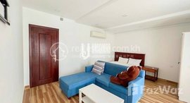 មានបន្ទប់ទំនេរនៅ Three Bedrooms Penthouse Apartment For Rent In Tonle Bassac Area 
