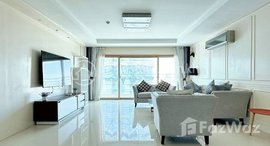 មានបន្ទប់ទំនេរនៅ Spacious and Stylish Four-Bedroom Condo with Great Amenities