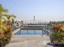 1 បន្ទប់គេង ខុនដូ for rent at DABEST PROPERTIES: Central Riverside Apartment with 360 Rooftop Pool for Rent - Siem Reap, ឃុំស្លក្រាម