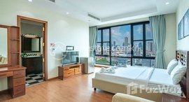 មានបន្ទប់ទំនេរនៅ 3-Bedrooms Apartment for Rent Near Toul Tompoung Area