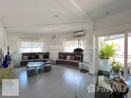 2 Bedroom Apartment for rent at Daun Penh | Beautiful Renovated House 2Bedrooms For Rent | $1,200 Near Phsar Chas Market, Srah Chak