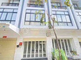 5 Bedroom Condo for rent at Flat house for rent some furniture, Nirouth
