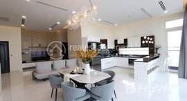 មានបន្ទប់ទំនេរនៅ Luxury Penthouse 3 bedroom for lease at Bkk