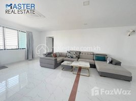 4 Bedroom Condo for rent at Penthouse 4 bedrooms for rent Near Toul Tom Pong Market, Tuol Svay Prey Ti Muoy, Chamkar Mon