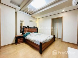 2 Bedroom Condo for sale at De Castle Royal Two bedroom for sale with below market price, Tonle Basak, Chamkar Mon