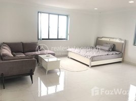 4 Bedroom Apartment for rent at Beautiful Penthouse service apartment in TTP1 area no flooding area included gym pool service , Tuol Tumpung Ti Muoy, Chamkar Mon