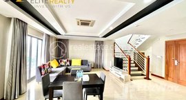 មានបន្ទប់ទំនេរនៅ 4 Bedrooms Service Apartment for rent in Psar Derm Tkhov Area