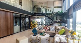 មានបន្ទប់ទំនេរនៅ Duplex Penthouse 3-Bedroom Condominium for Sale in front of AEON Mall 1, Tonle Bassac