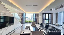 មានបន្ទប់ទំនេរនៅ High-End Penthouse 3 Bedrooms for Rent in Heart of BKK1
