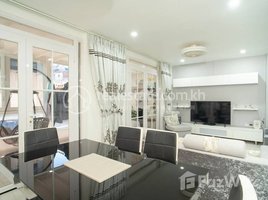 2 Bedroom Apartment for sale at Sunny and Roomy Riverside Home Featuring a Private Entrance and Balcony, Phsar Kandal Ti Pir, Doun Penh, Phnom Penh, Cambodia