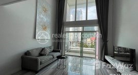 មានបន្ទប់ទំនេរនៅ TS1849A - Modern Duplex 1 Bedroom Apartment for Rent in BKK1 area with Pool
