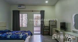 មានបន្ទប់ទំនេរនៅ TS122D - Nice Balcony Studio Room for Rent in Toul Tompoung area