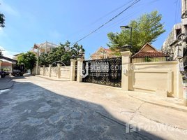 6 Bedroom Villa for sale in Kamplerng Kouch Kanong Circle, Srah Chak, Tuol Sangke