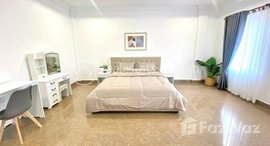 មានបន្ទប់ទំនេរនៅ BKK 1 | Penthouse Fully furnished 4BR Serviced Apartment $3,500/month 