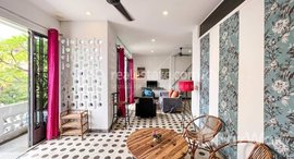 មានបន្ទប់ទំនេរនៅ BKK2 | Unique 2 Bedrooms Duplex Renovated House For Rent