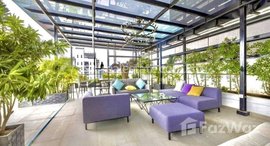 មានបន្ទប់ទំនេរនៅ Brand new three Bedroom Apartment for Rent with fully-furnish, Gym ,Swimming Pool in Phnom Penh-BKK1