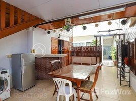 2 Bedroom Apartment for rent at Daun Penh | Two Bedroom Townhouse For Rent Near Wat Phnom, Voat Phnum, Doun Penh